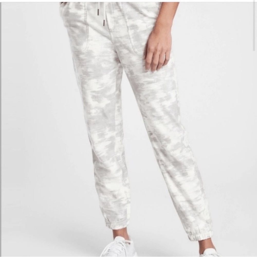 Athleta White Gray Farallon Printed Camouflage Jogger Pants - Picture 2 of 11